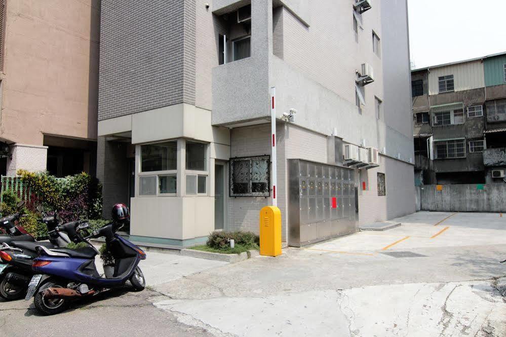 Mei Hsiao Yuen Hostel Taichung Bagian luar foto